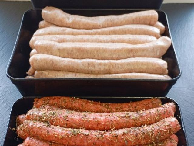 Tout pour vos barbecue; côte à l'os, brochettes, merguez, chipolatas . . .
