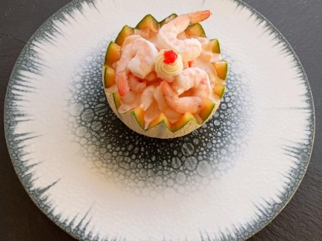 Nos entrées froides; 1/2 langouste, melon aux crevettes, omelettes au saumon . . .